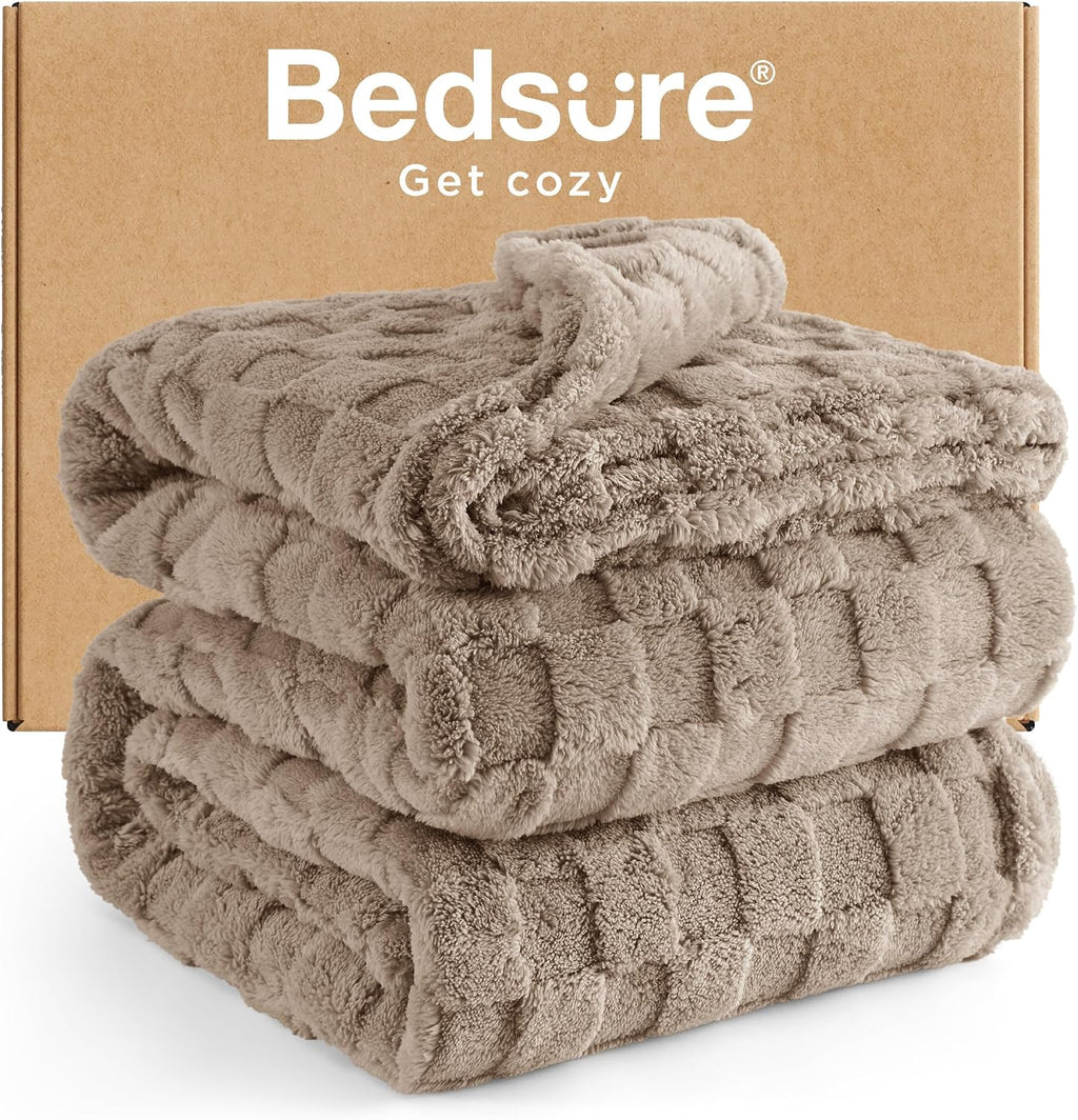 Bedsure GentleSoft Sage Green Throw Blanket for Couch - Checkered Cute Fleece Blankets, Soft Cozy Summer Throw for Bedroom Home Decor Gifts for Mom Girls, Green, 50x60 Inches