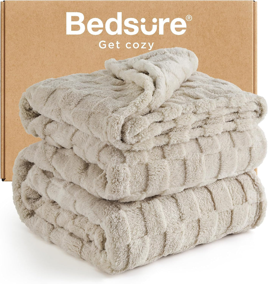 Bedsure GentleSoft Sage Green Throw Blanket for Couch - Checkered Cute Fleece Blankets, Soft Cozy Summer Throw for Bedroom Home Decor Gifts for Mom Girls, Green, 50x60 Inches